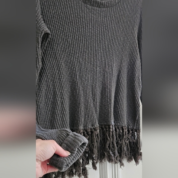Anthropologie Eri + Ali Gray Fringe Hem Women's Sweater - Picture 5 of 6